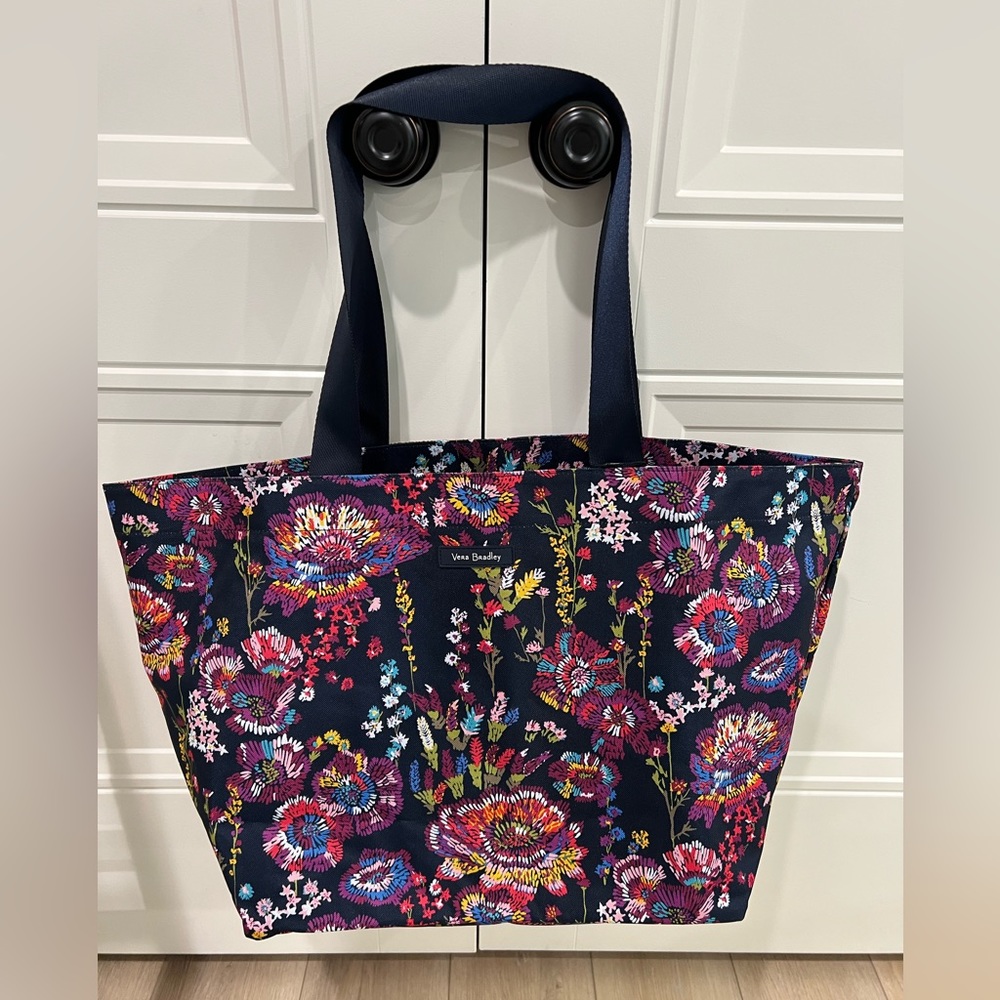 Vera Bradley Large Family Tote. Midnight Wildflowers Print. NWT.